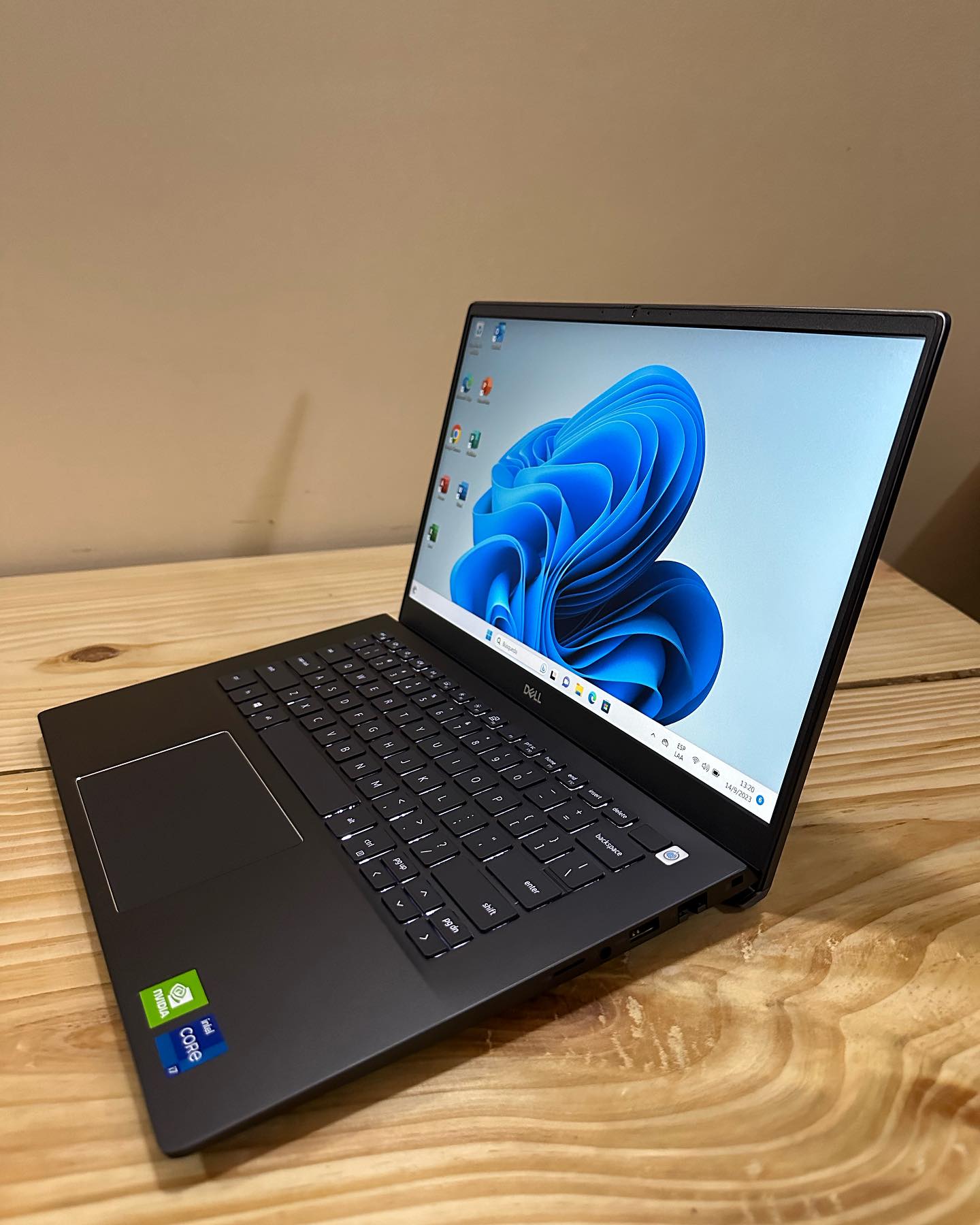 JKoss DELL VOSTRO 5402 Gaming i7 11th gen