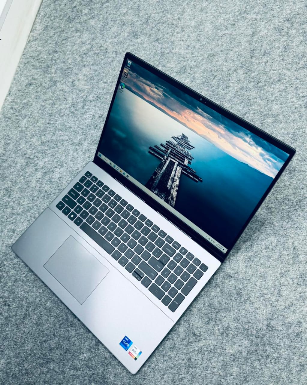 JKoss Ultra slim DELL VOSTRO 5620 i7 12th gen