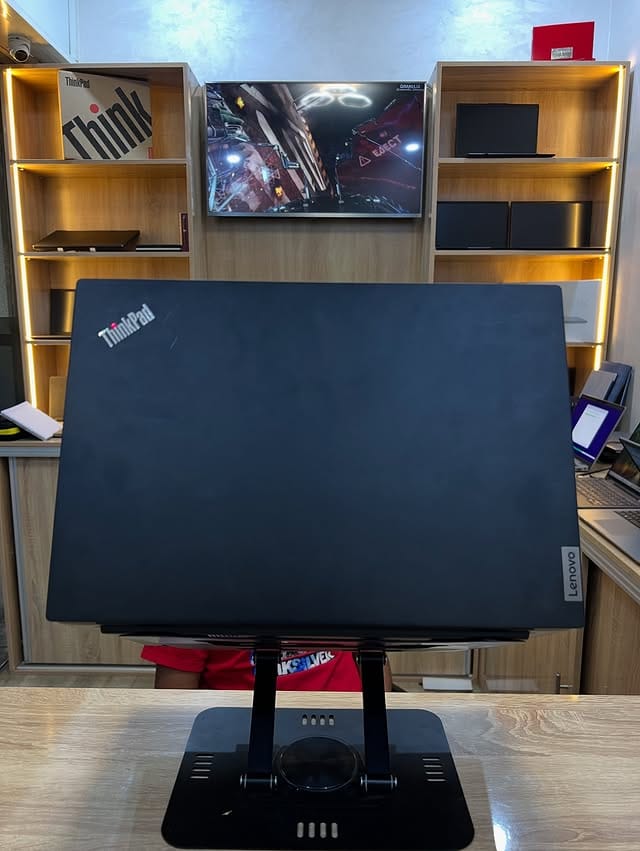 JKoss LENOVO thinkpad E14 AMD Ryzen 5 4700U ( équivalent de i7 10th gen ) – Image 3