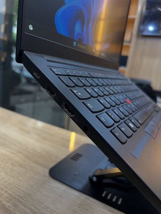 JKoss LENOVO thinkpad E14 AMD Ryzen 5 4700U ( équivalent de i7 10th gen ) – Image 2