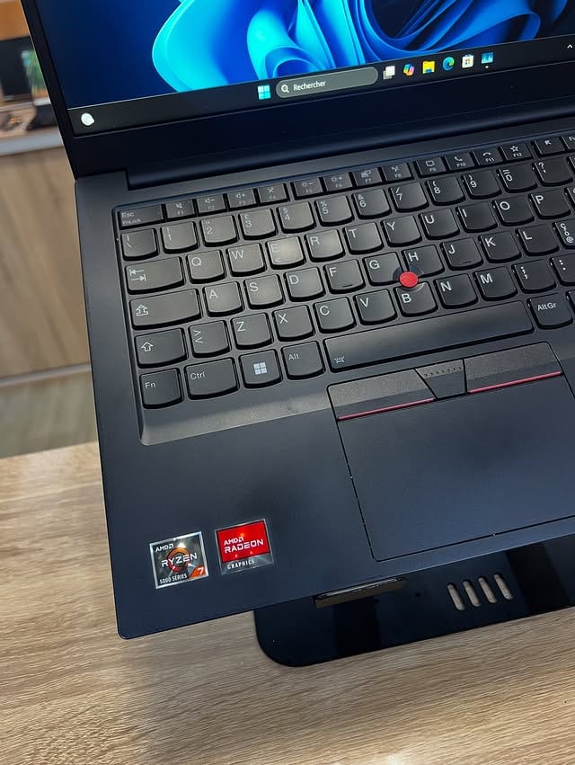 JKoss LENOVO thinkpad E14 AMD Ryzen 5 4700U ( équivalent de i7 10th gen ) – Image 5
