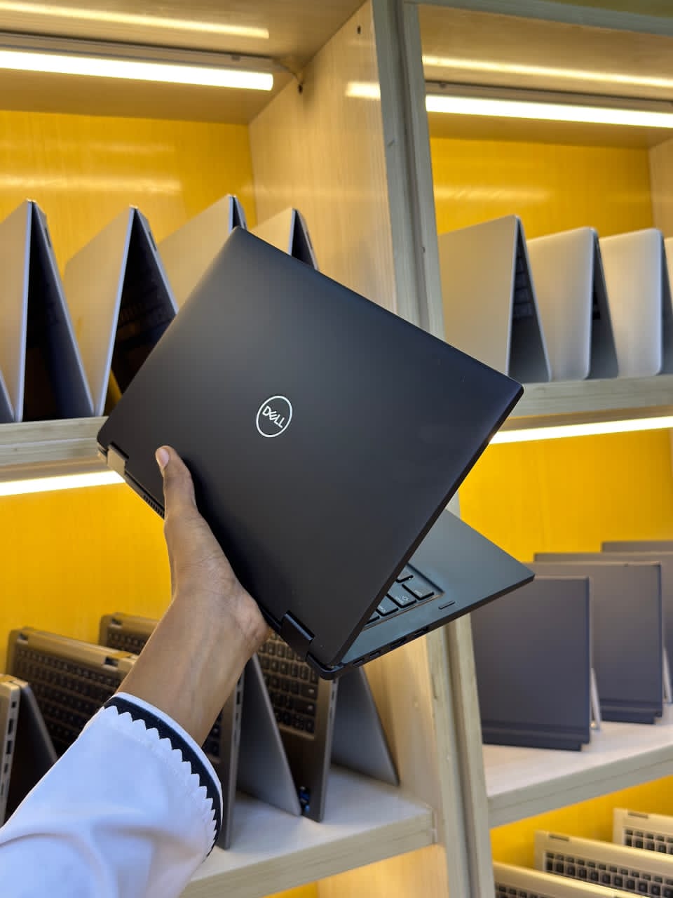 JKoss DELL Latitude 7390 (2 en 1) i7 8th gen – Image 4