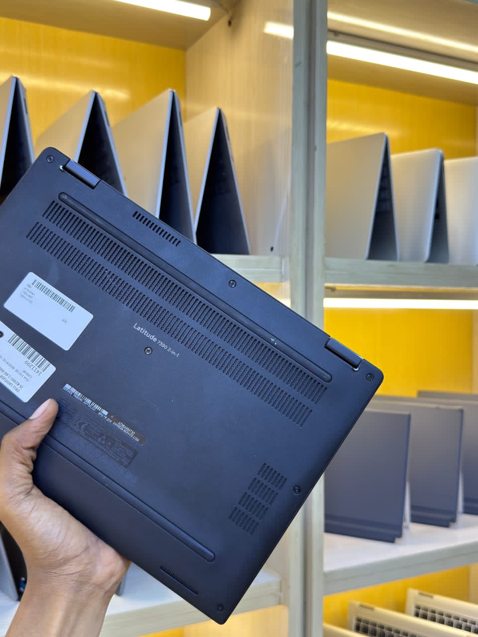 JKoss DELL Latitude 7390 (2 en 1) i7 8th gen – Image 9