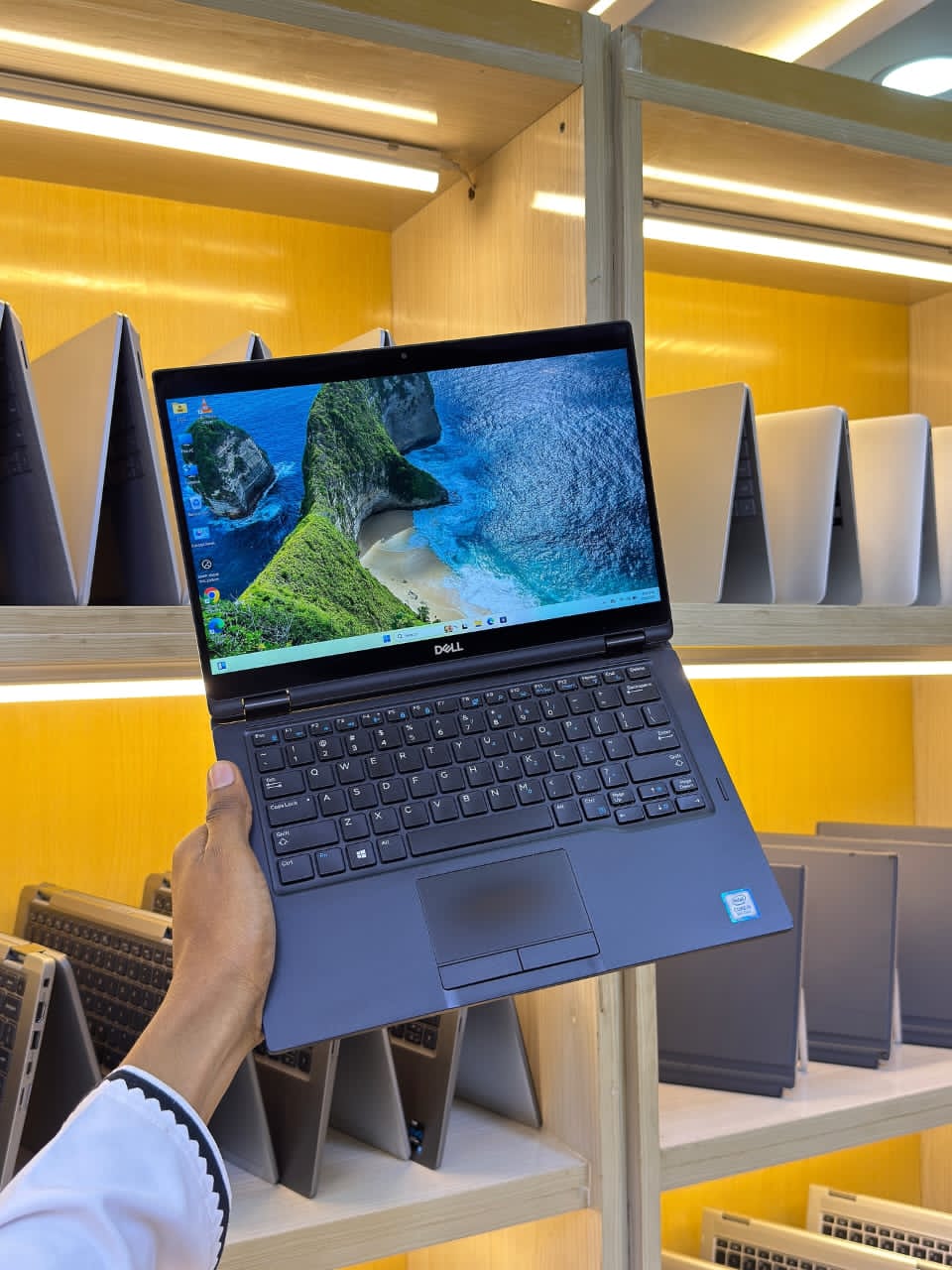 JKoss DELL Latitude 7390 (2 en 1) i7 8th gen