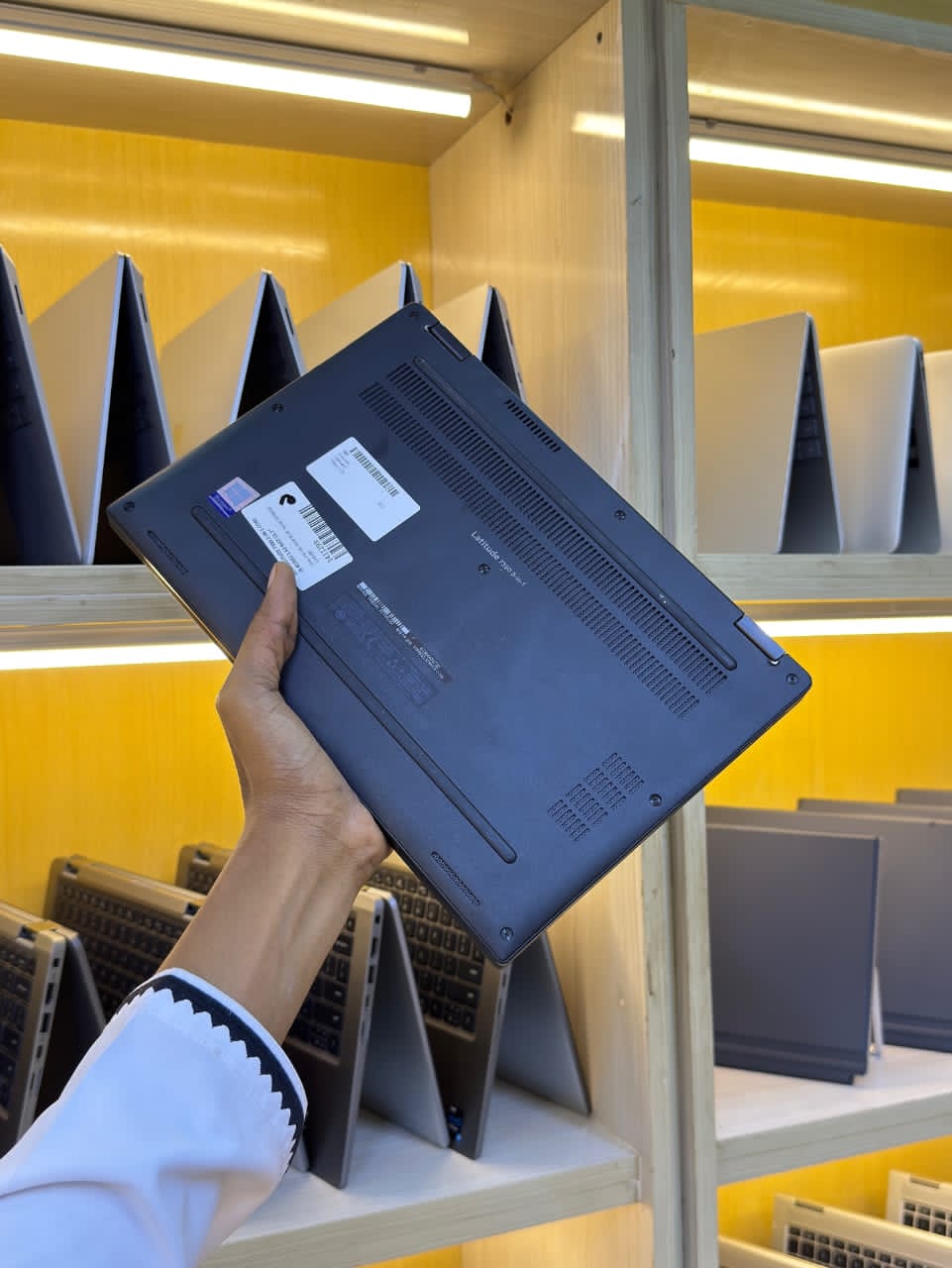 JKoss DELL Latitude 7390 (2 en 1) i7 8th gen – Image 10