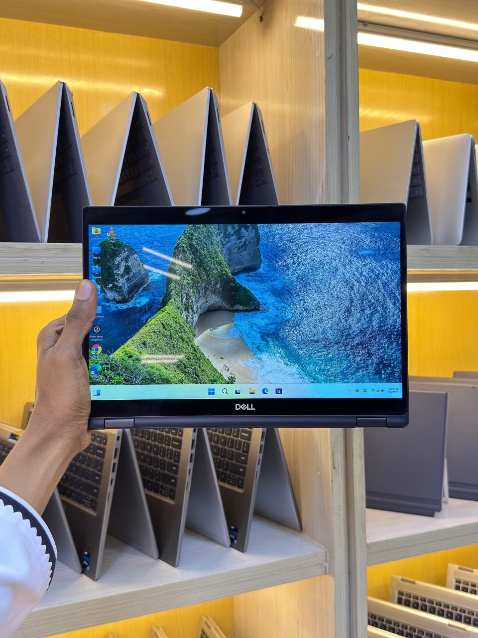 JKoss DELL Latitude 7390 (2 en 1) i7 8th gen – Image 3