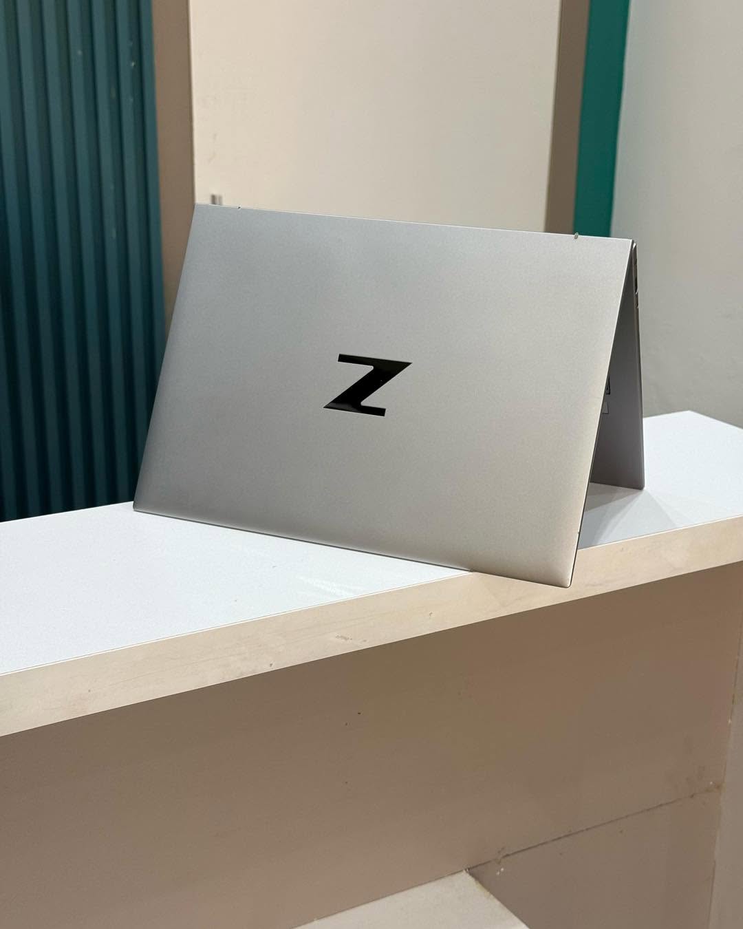 JKoss HP ZBOOK Firefly 14 inch G9 Mobile workstation i5 12th gen – Image 5